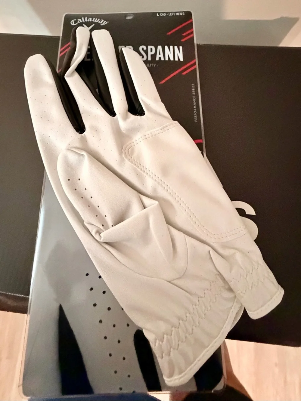 Callaway White and Black Golf Glove